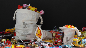 halloween trick or treat bags candy resized 600