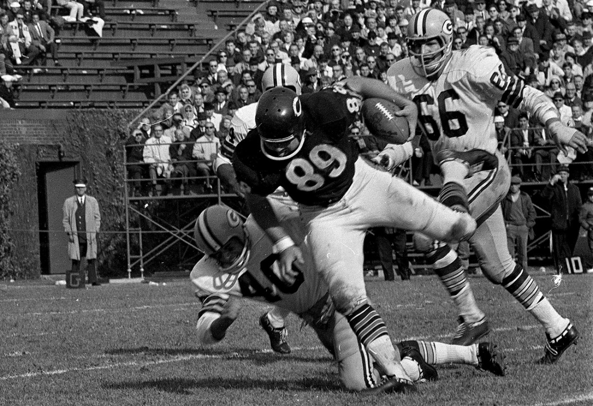 mike-ditka-chicago-bears-action-1966